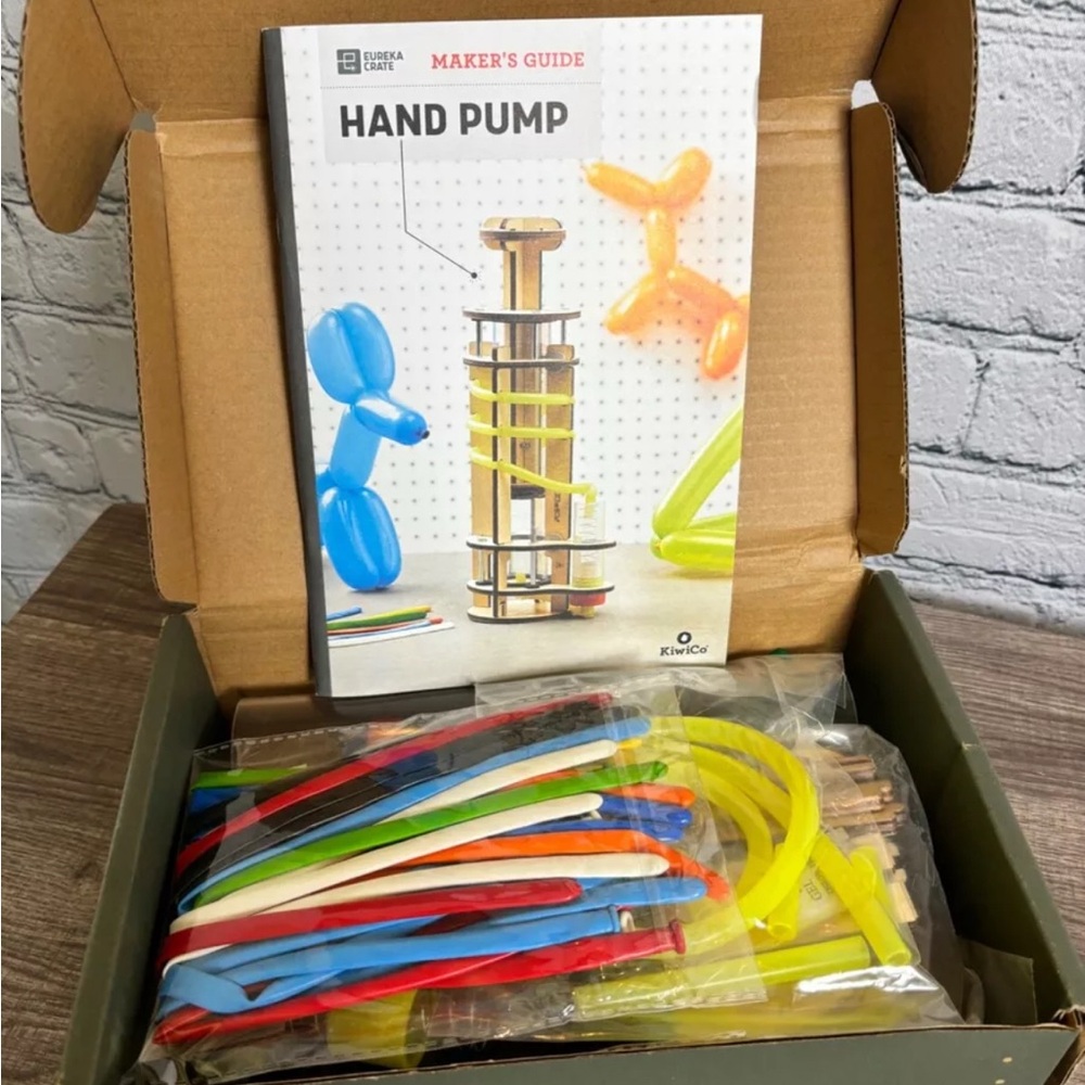 NEW IN BOX KiwiCo Eureka Crate Hand Pump